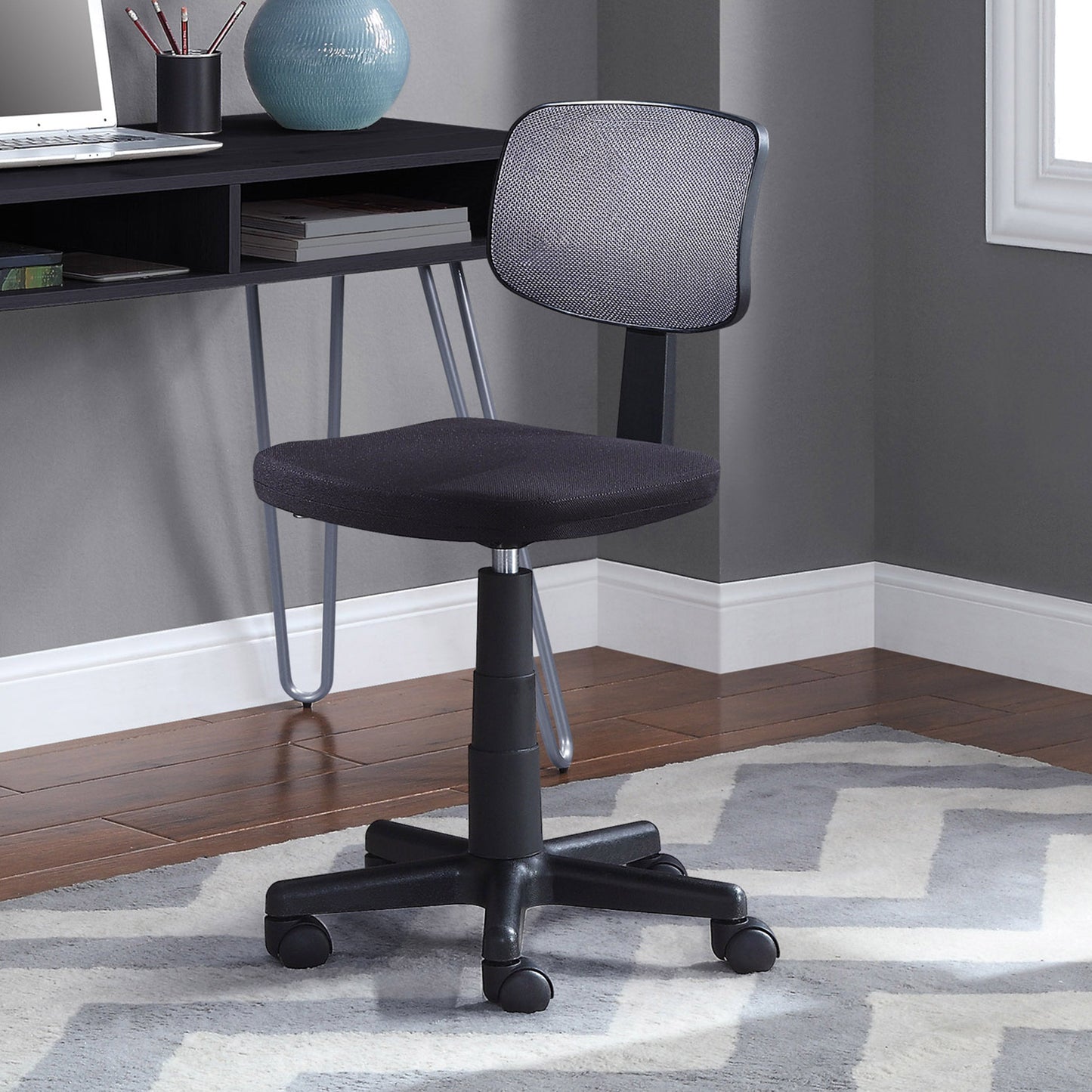 Mesh Task Chair w/ Plush Padded Seat