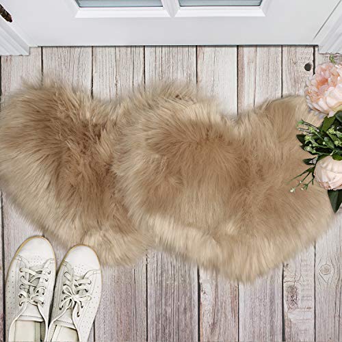 2 Pieces Fluffy Faux Sheepskin Area Rug Heart Shaped, 12 x 16 Inch