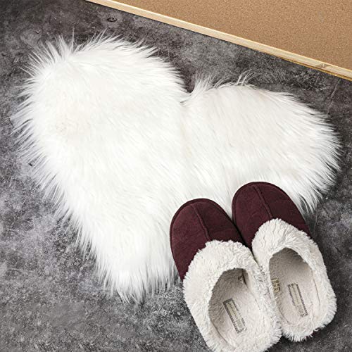 2 Pieces Fluffy Faux Sheepskin Area Rug Heart Shaped, 12 x 16 Inch