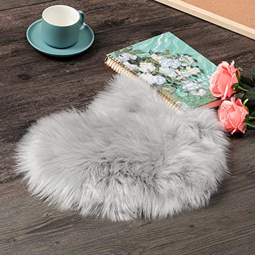 2 Pieces Fluffy Faux Sheepskin Area Rug Heart Shaped, 12 x 16 Inch