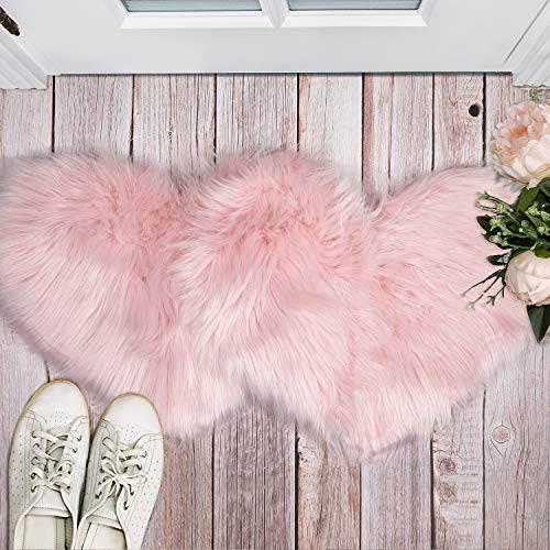 2 Pieces Fluffy Faux Sheepskin Area Rug Heart Shaped, 12 x 16 Inch