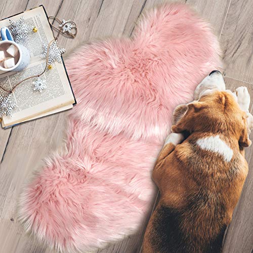 2 Pieces Fluffy Faux Sheepskin Area Rug Heart Shaped, 12 x 16 Inch