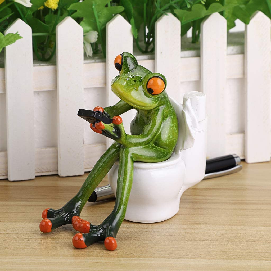 3D Craft Frog Figurine Statue Pencil Holder, Funny Green Frog Texting On Toilet  for Tabletop Decoration