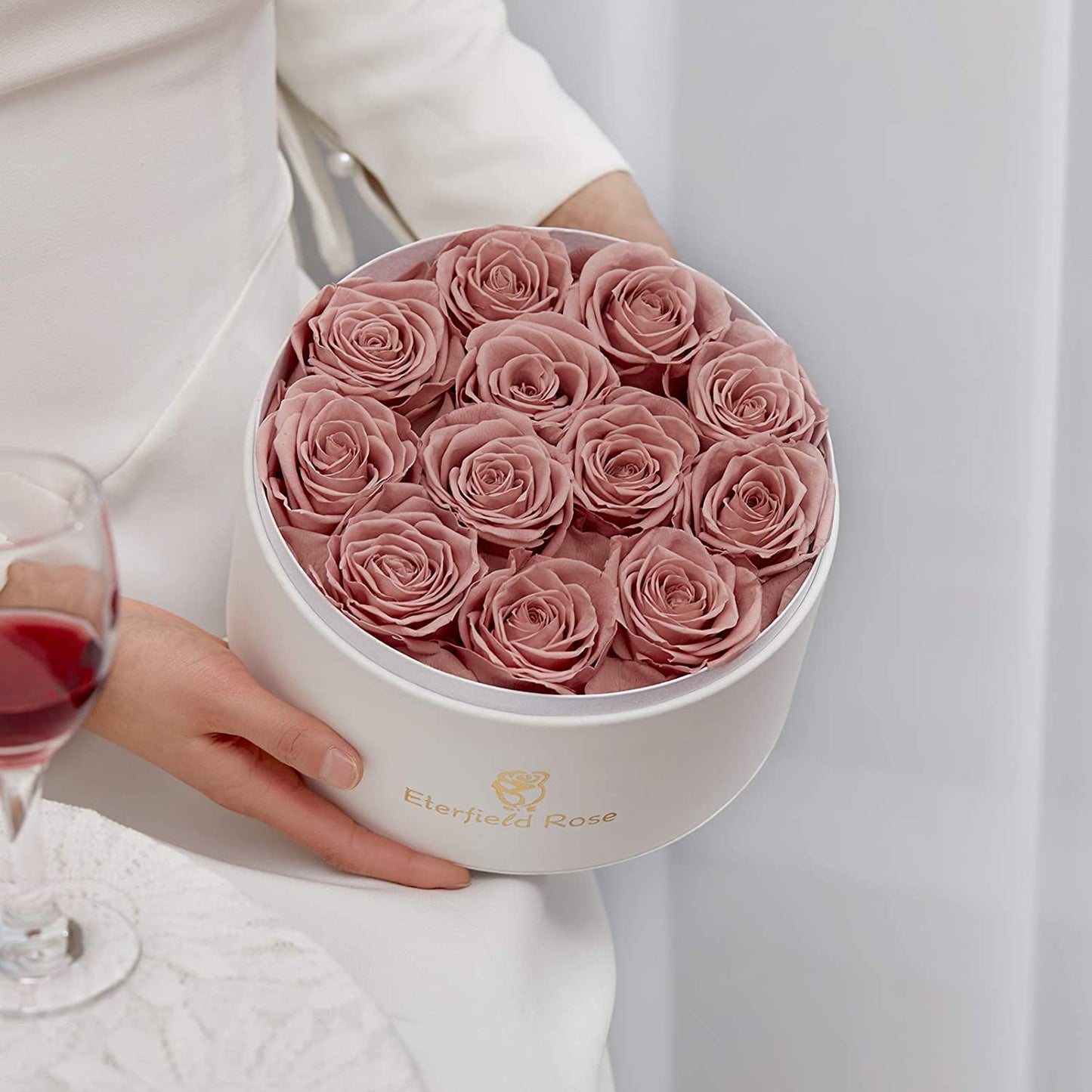 Preserved Roses That Last a Year Eternal Roses in a Box Real Rose w/o Fragrance Gift for Her (Dusty Pink Roses, Round White PU Leather Box)