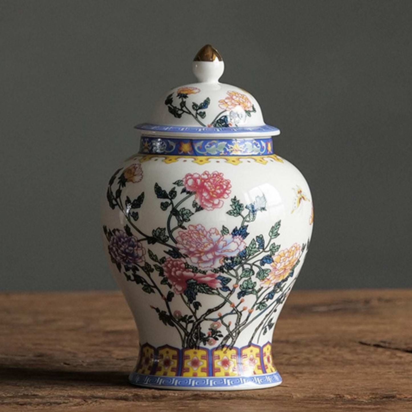 Decorative Porcelain Jar for Home Decoration